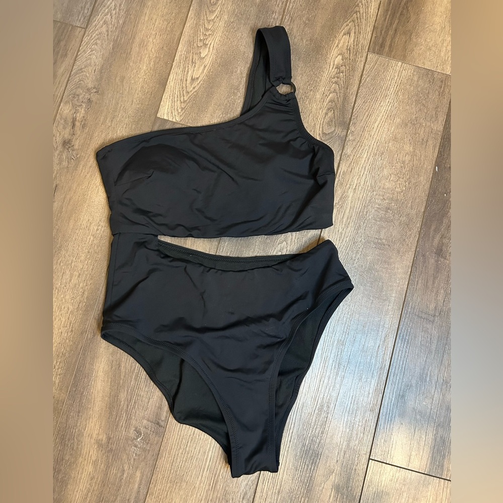 Jessica Simpson women’s swimsuit. Medium